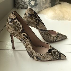 Schutz pumps snake print size 7